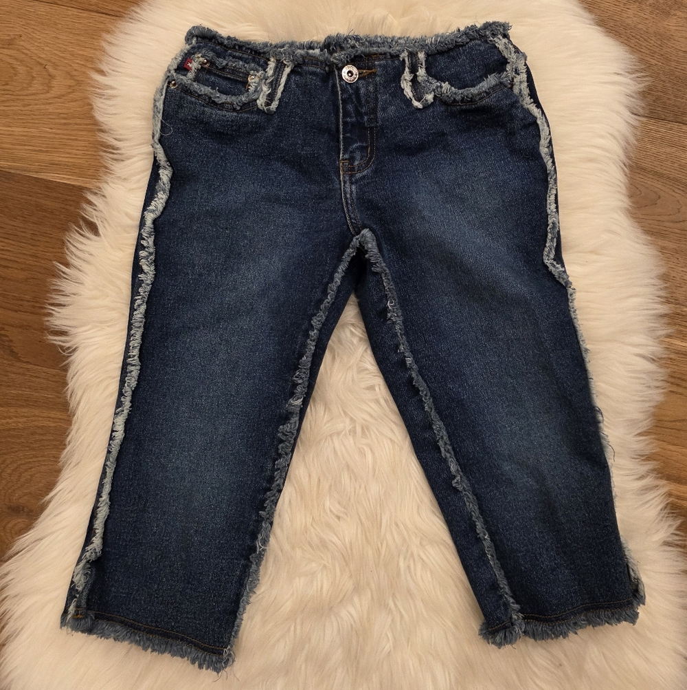 Vintage Low Rise Denim Capris With Frayed Seams
